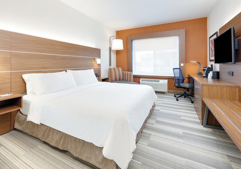 Suite, King Bed, Sofa, Accessible