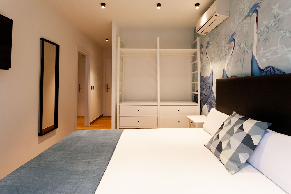 ROOM, TRIPLE