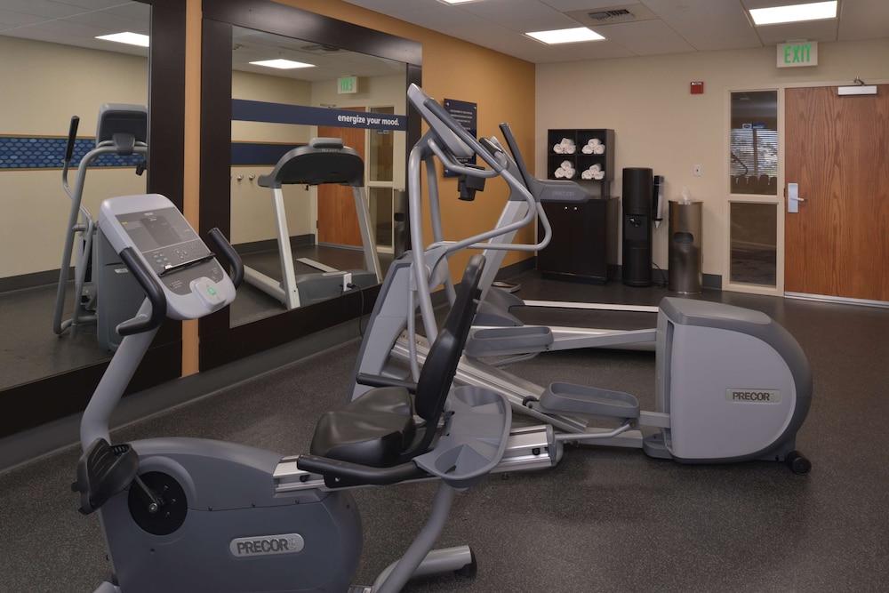 Hampton Inn & Suites Bakersfield North-Airport 42/62