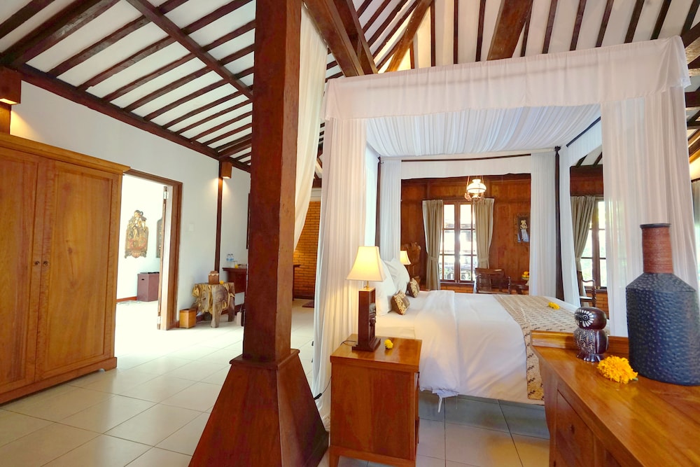 VILLA BERAWA BALI 16/77