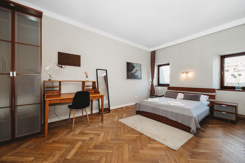 Antique Apartments Old Town 22/79