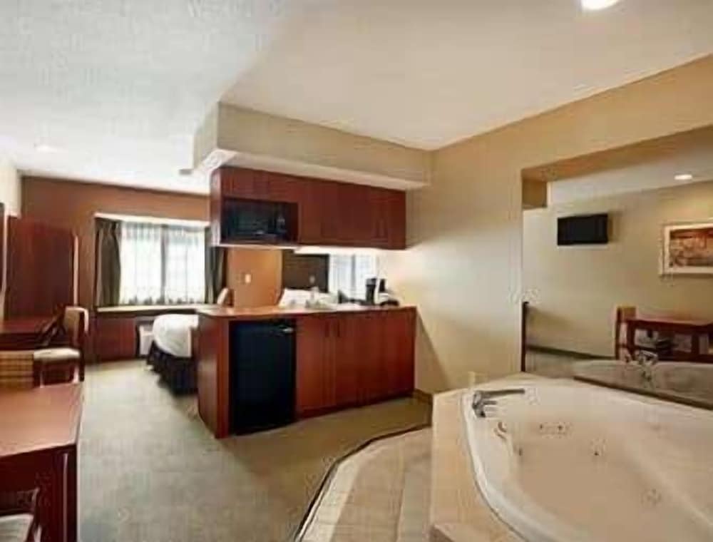 Microtel Inn and Suites Dover 35/36