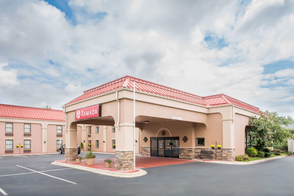 Ramada By Wyndham Hendersonville 1/22