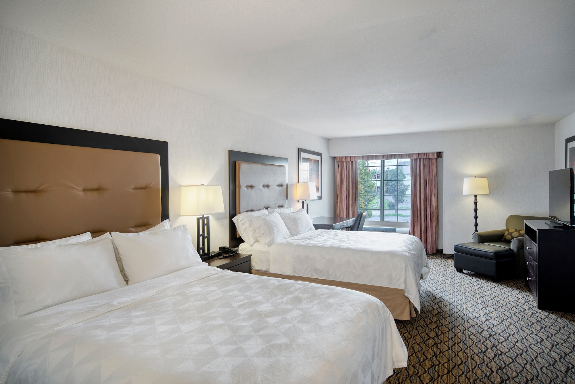 Standard, 2 Queen Beds, Ground Floor