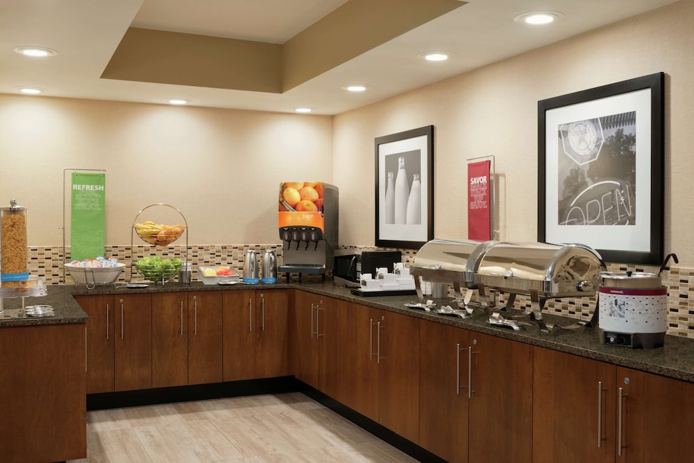 Hampton Inn West Des Moines Lake Drive 9/43
