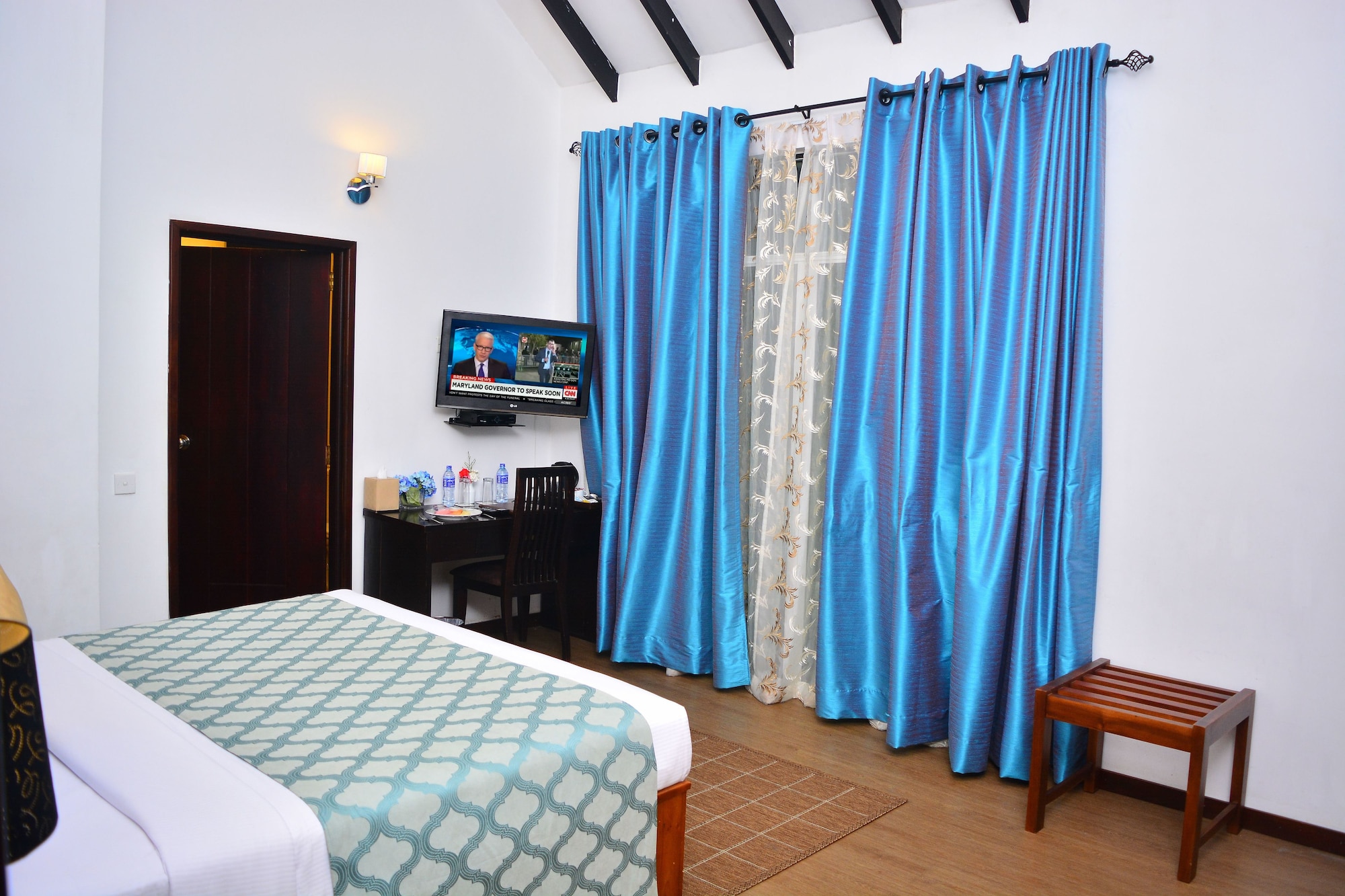 1 Bedroom, Deluxe, Queen Bed, City View, Balcony, Unique Cottages 2/4