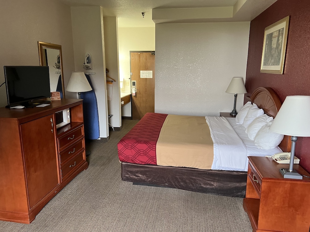 غرفة أساسية مفردة بسرير كينج، Express Inn & Suites 3/7