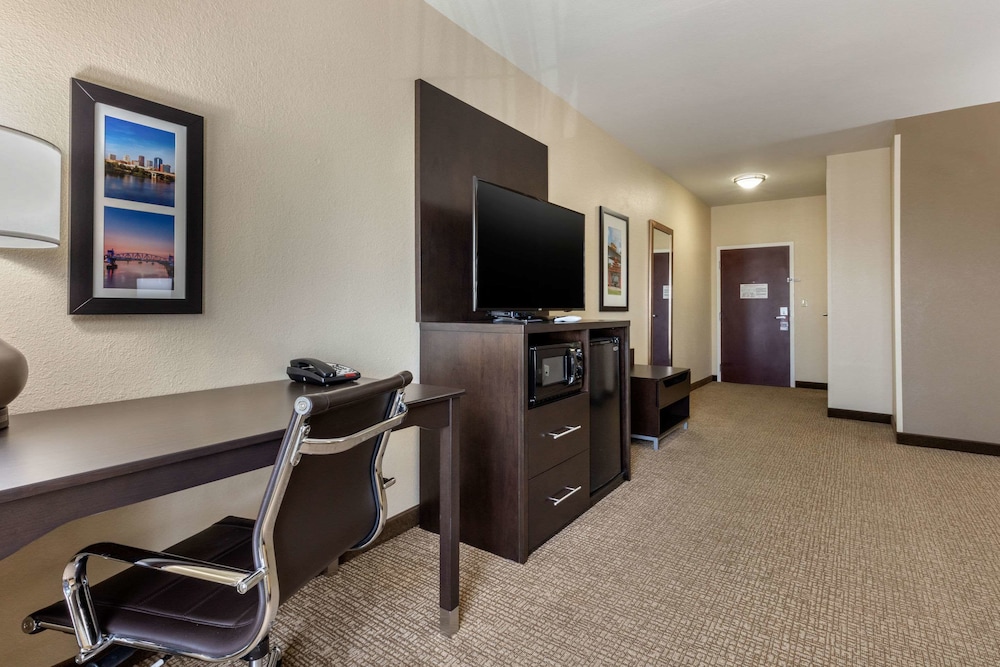 Comfort Inn & Suites North Little Rock McCain Mall 27/38