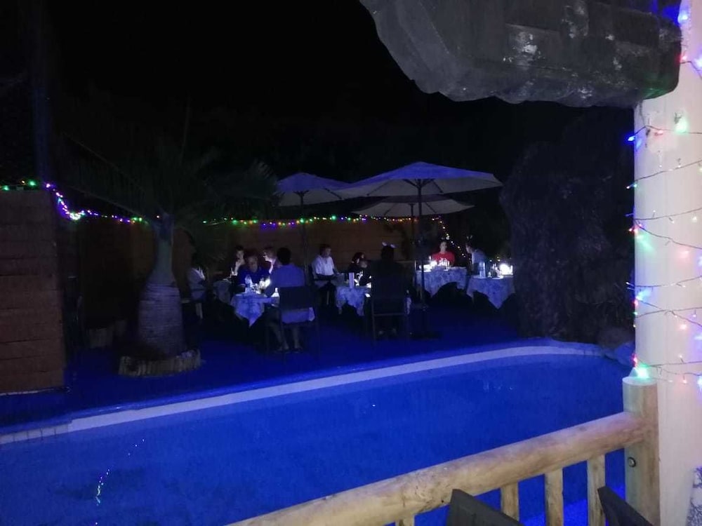 Eden Villa 39/41