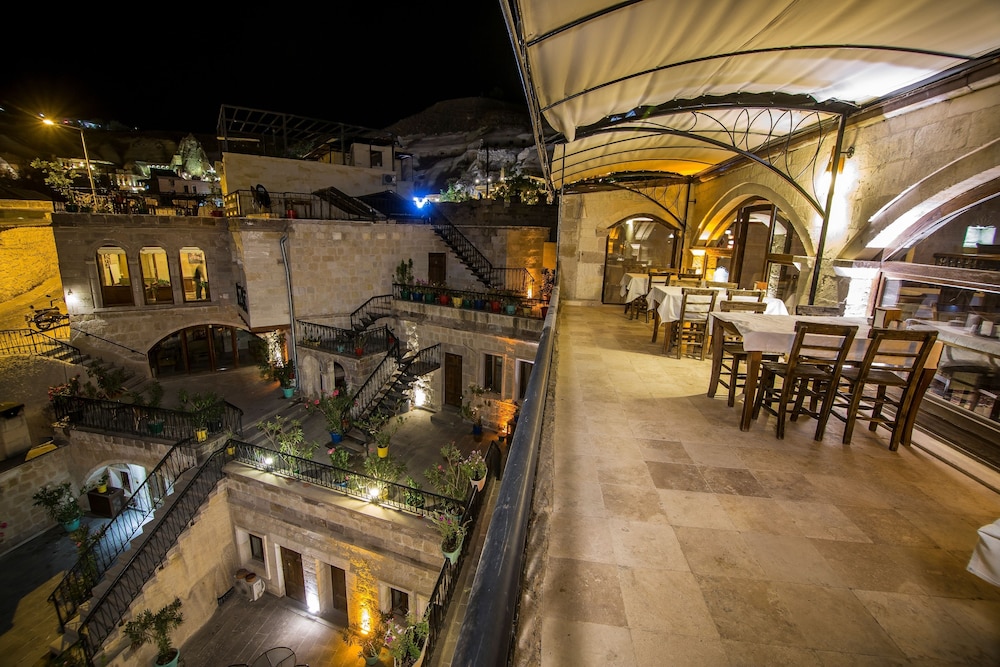 Elegance Cave Suites 37/47