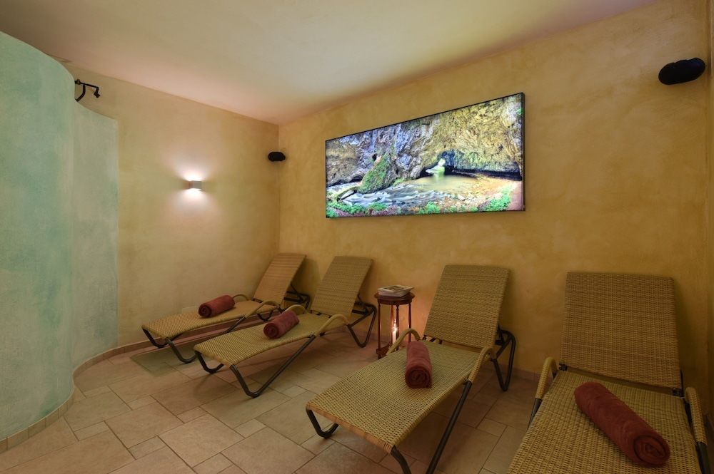 Cella Central Historic Boutique Hotel 35/69