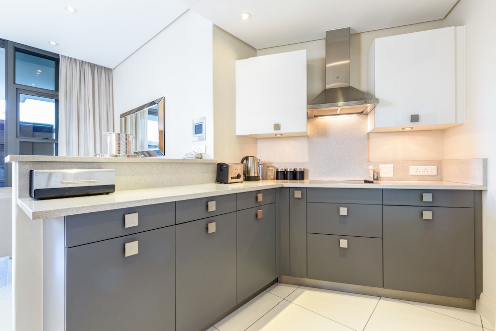 Lawhill Luxury Apartments 12/73