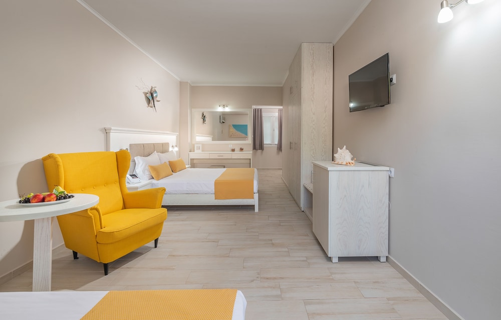Porfi Beach Hotel 16/36