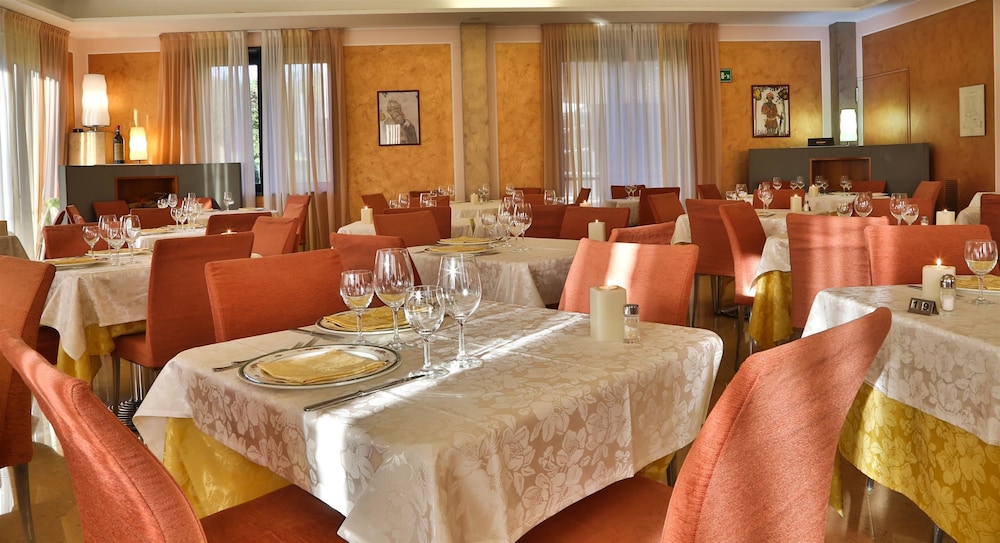 Best Western Cavalieri Della Corona Hotel 41/55