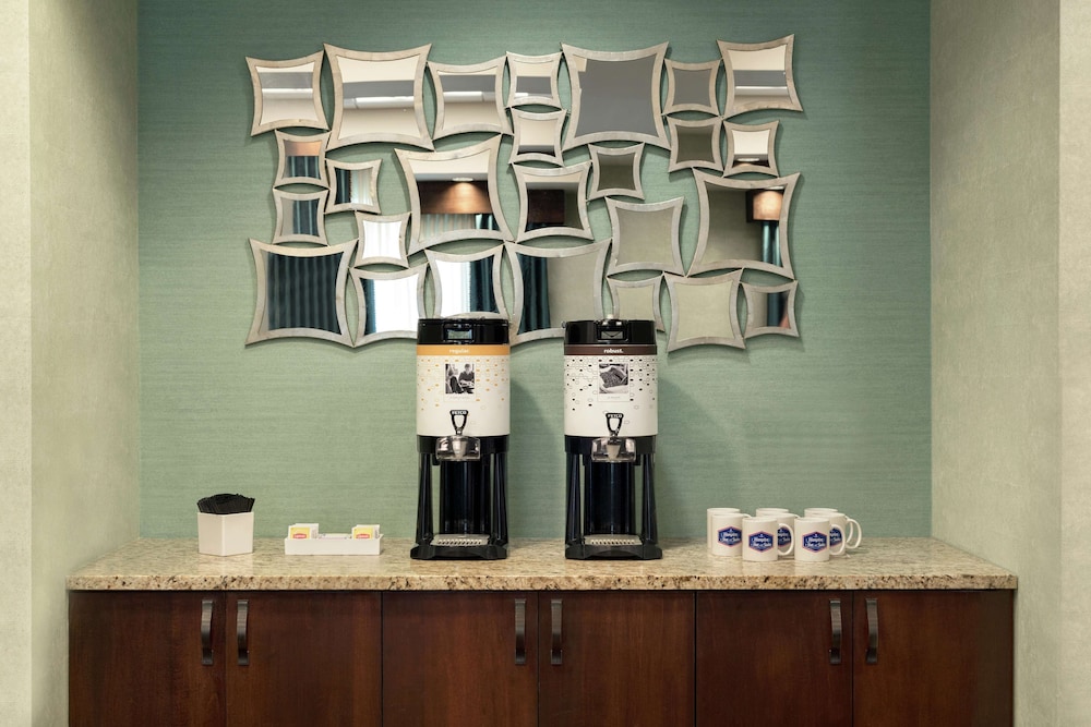 Hampton Inn & Suites Wilmington Christiana 56/62