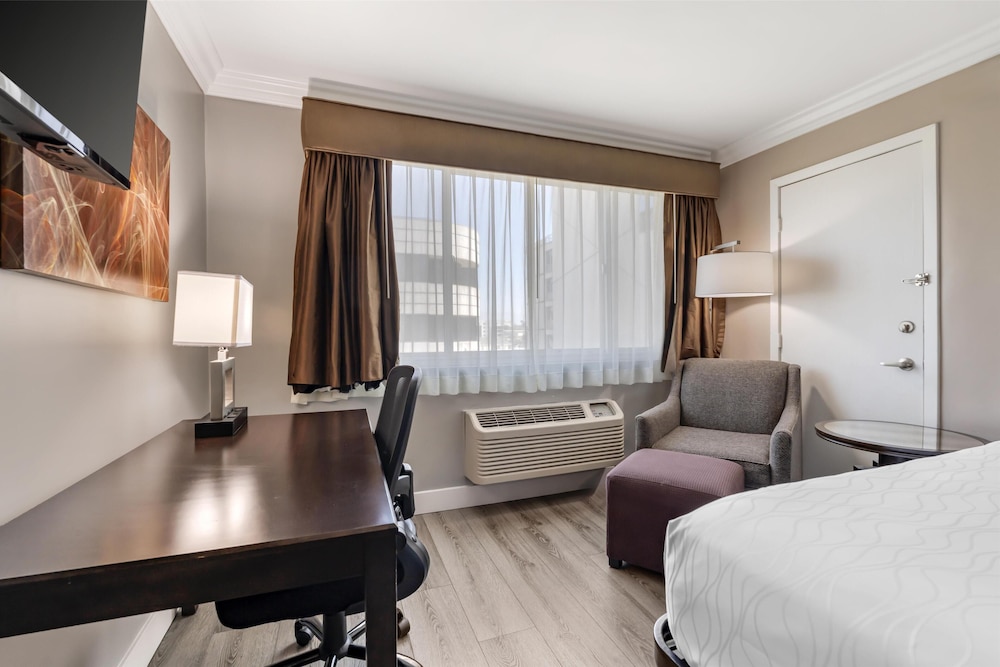 Standard, 2 Queen Beds, Best Western Plus LA Mid Town Hotel 2/3