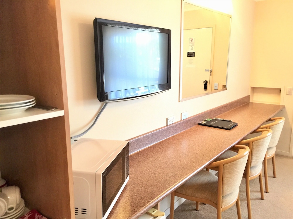 GOSFORD PALMS MOTOR INN 54/62