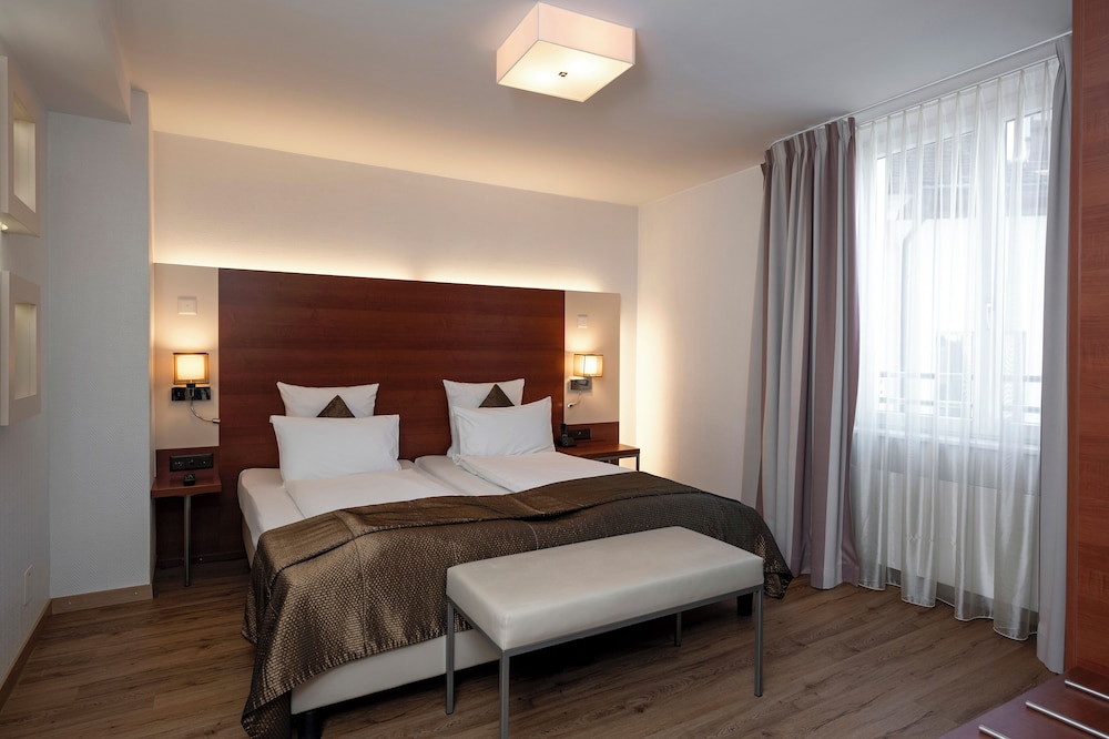COMFORT, SUITE