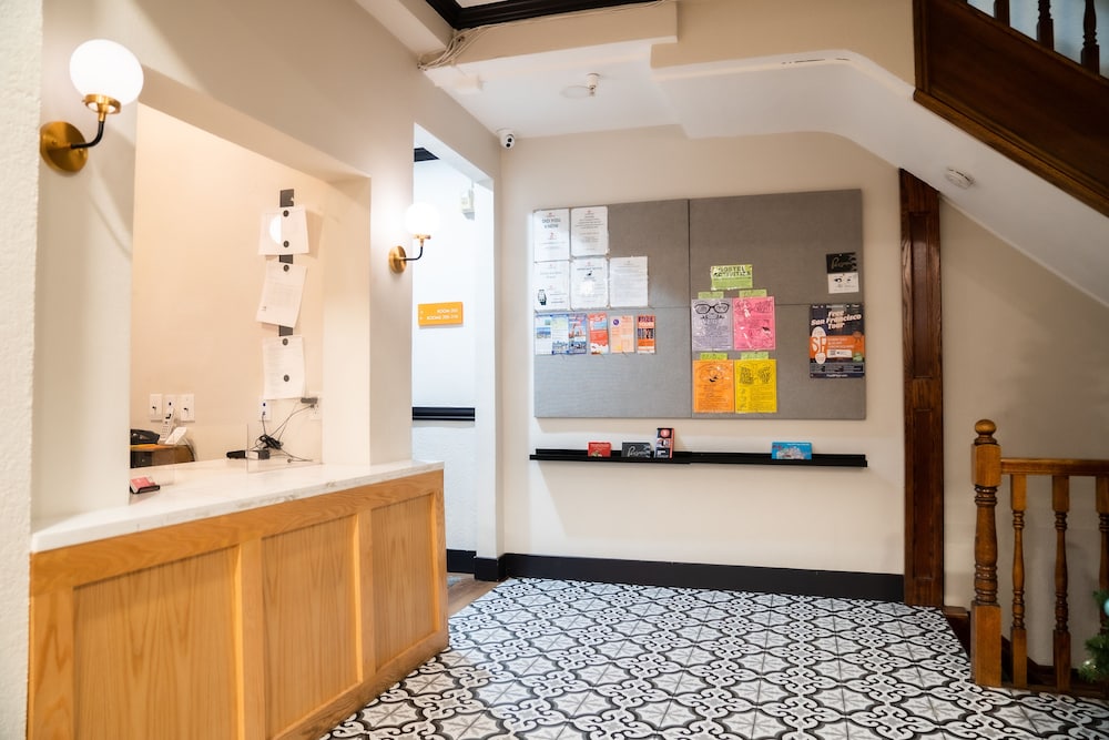 Amsterdam Hostel San Francisco 7/63
