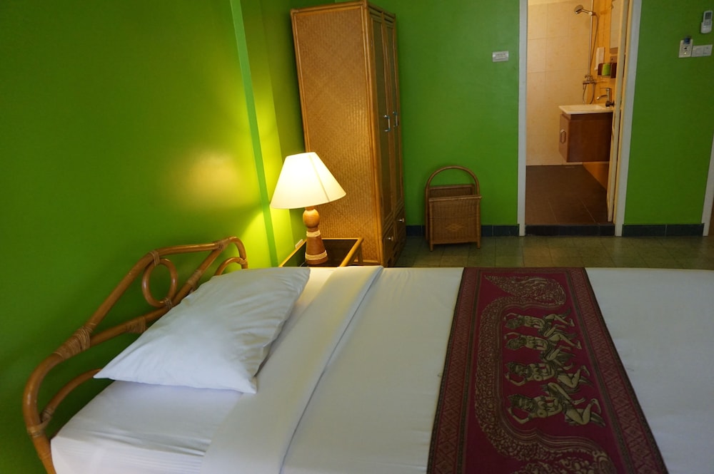 Smile Inn Hotel 10/62