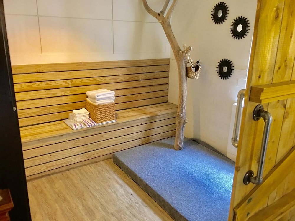 Aitabi Hostel 35/55