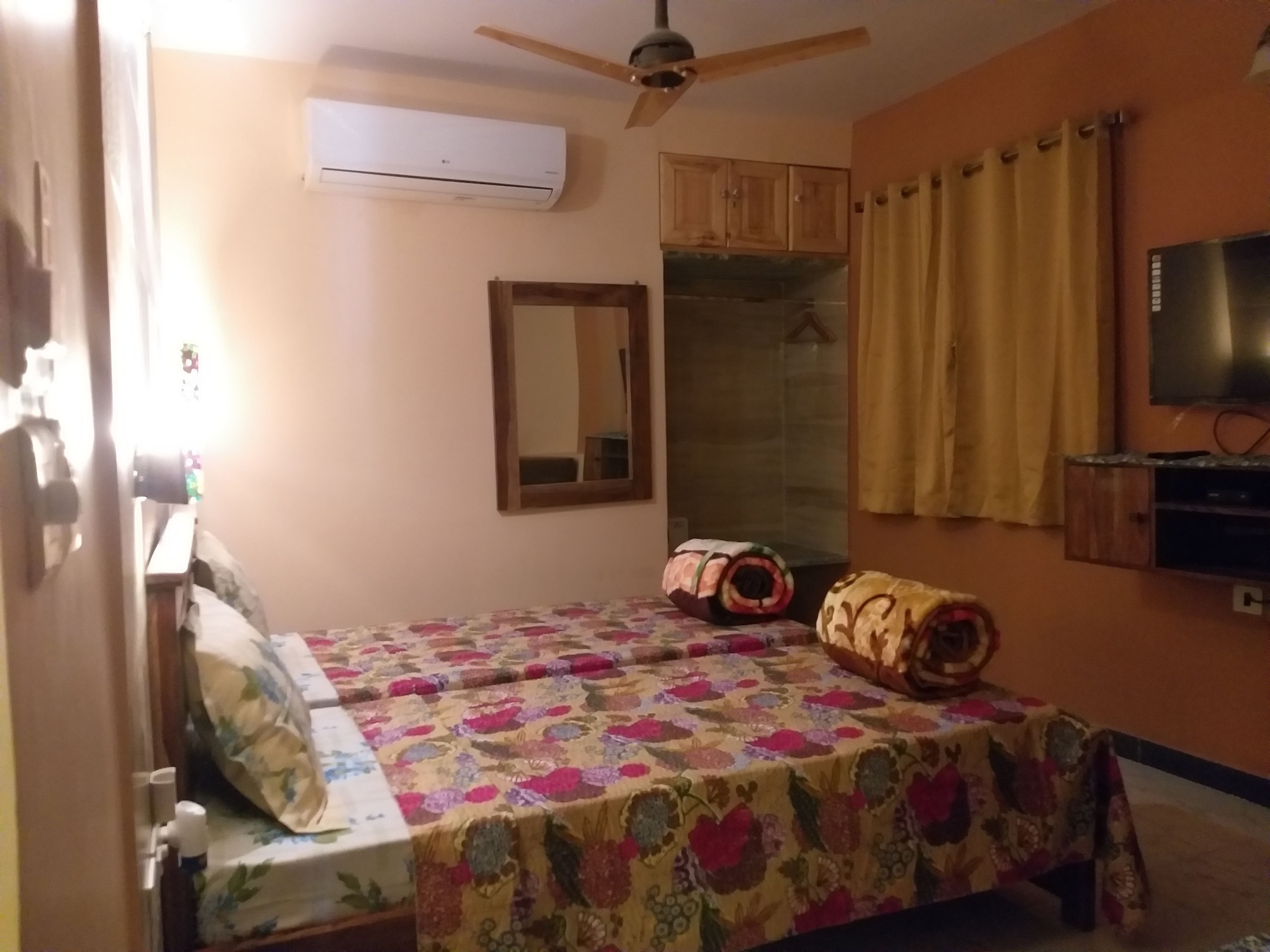 FAMILY, STUDIO, TWIN BEDS