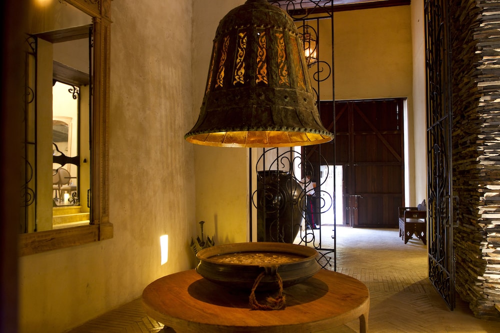 Bastion Luxury Hotel 11/75
