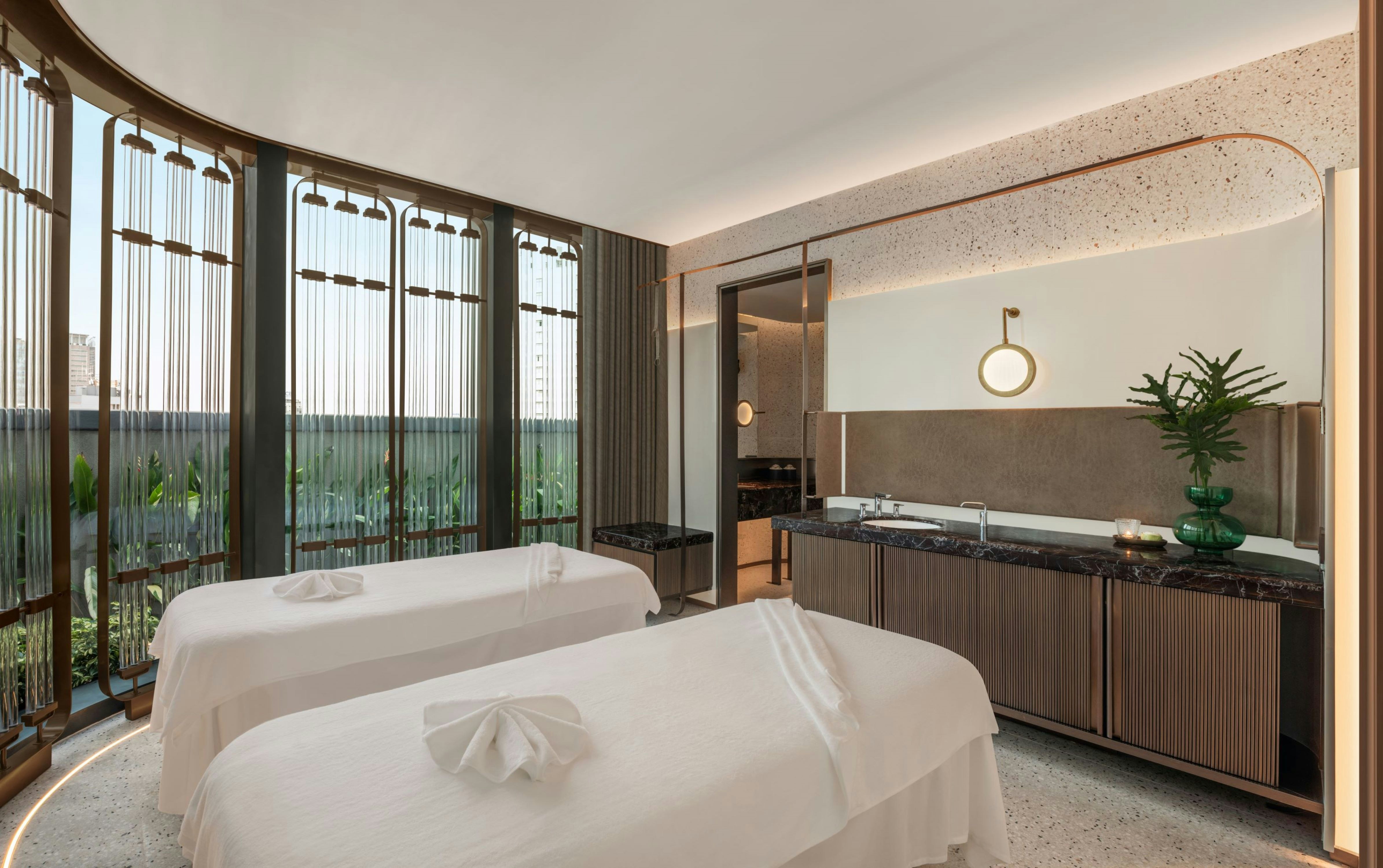 Hilton Saigon 18/55
