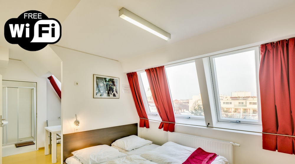 A T Holiday Hostel Wien 48/77