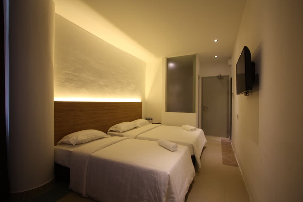 غرفة ديلوكس بسرير كوين وسرير فردي، Place2stay - Kenyalang 2/3