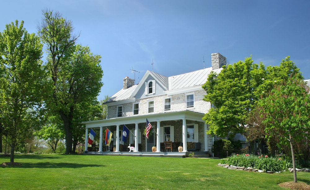 L Auberge Provencale Bed and Breakfast 45/51