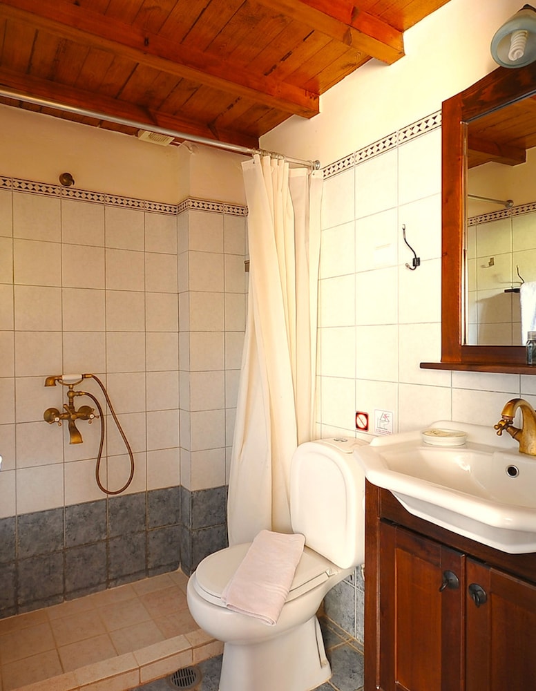 DOUBLE ROOM SUPERIOR (RB)