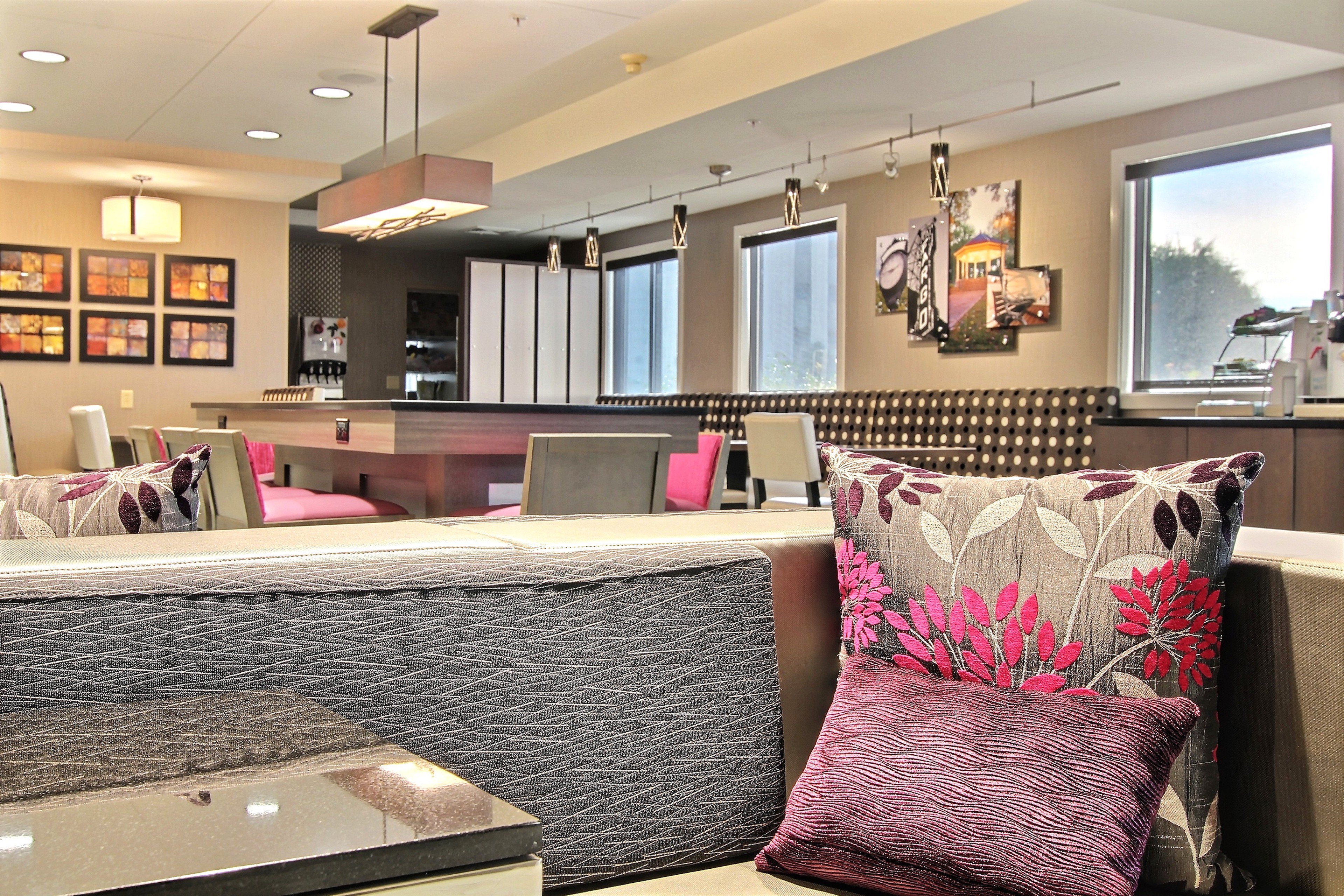 Holiday Inn Express Fargo-West Acres 64/70