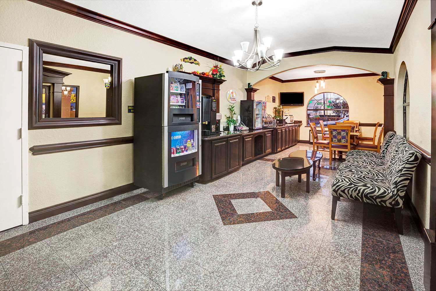 Super 8 by Wyndham Houston Hobby Airport South 2/10