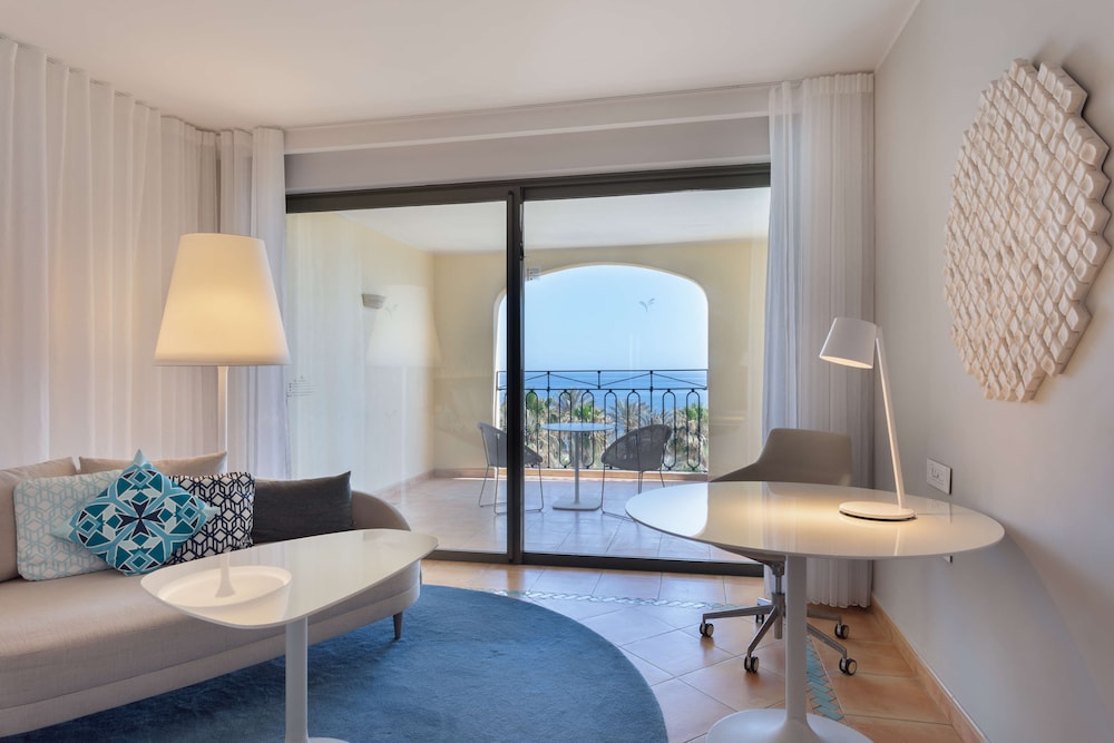 HILTON MALTA 71/100