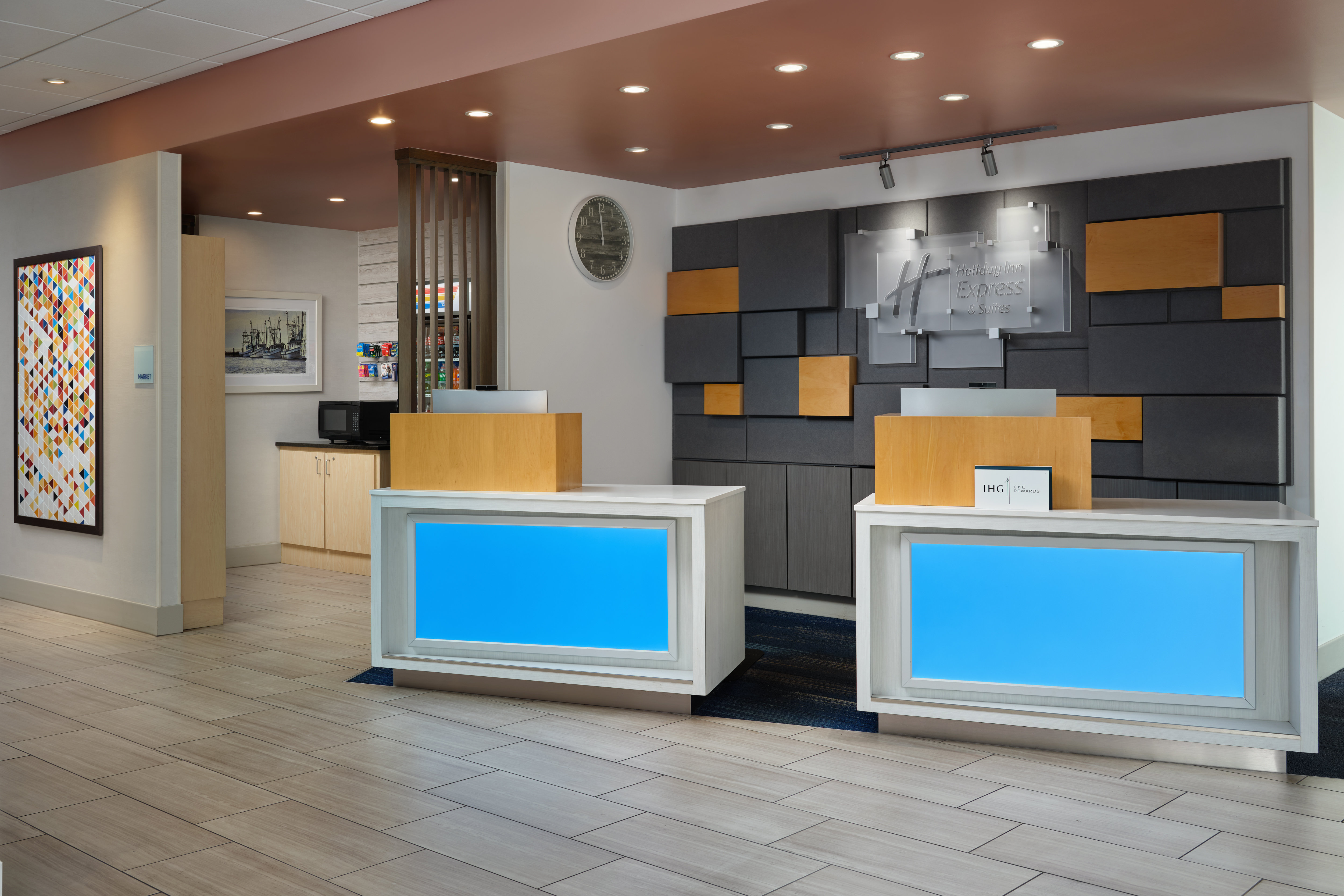 Holiday Inn Express and Suites Brunswick 6/48