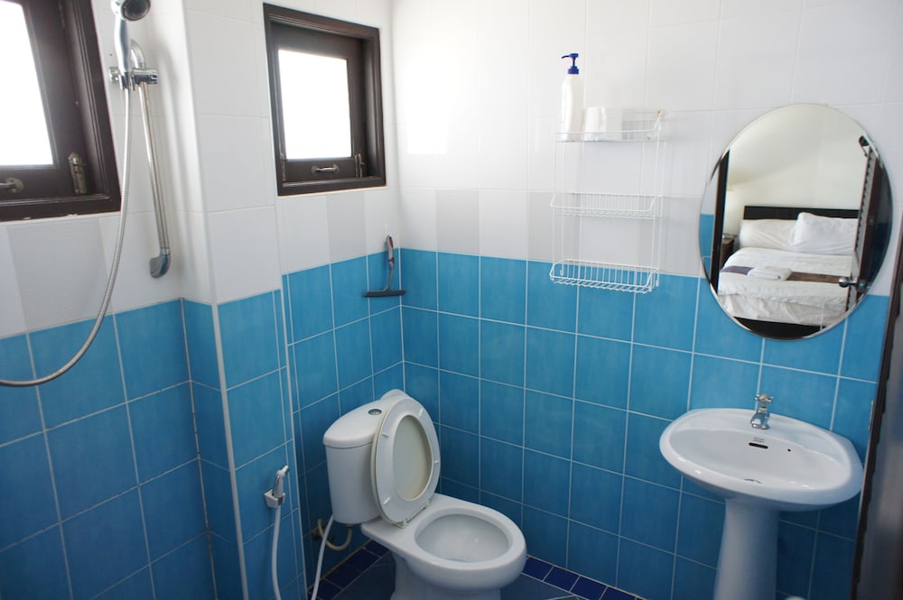 Phuket Gay Home Stay - Caters To Men 41/44