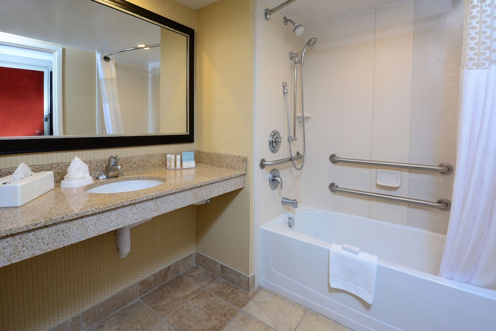 Hampton Inn Raleightown of Wake Forest 24/57
