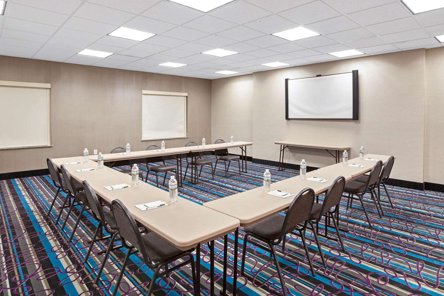 La Quinta Inn & Suites by Wyndham Pasadena North 22/30