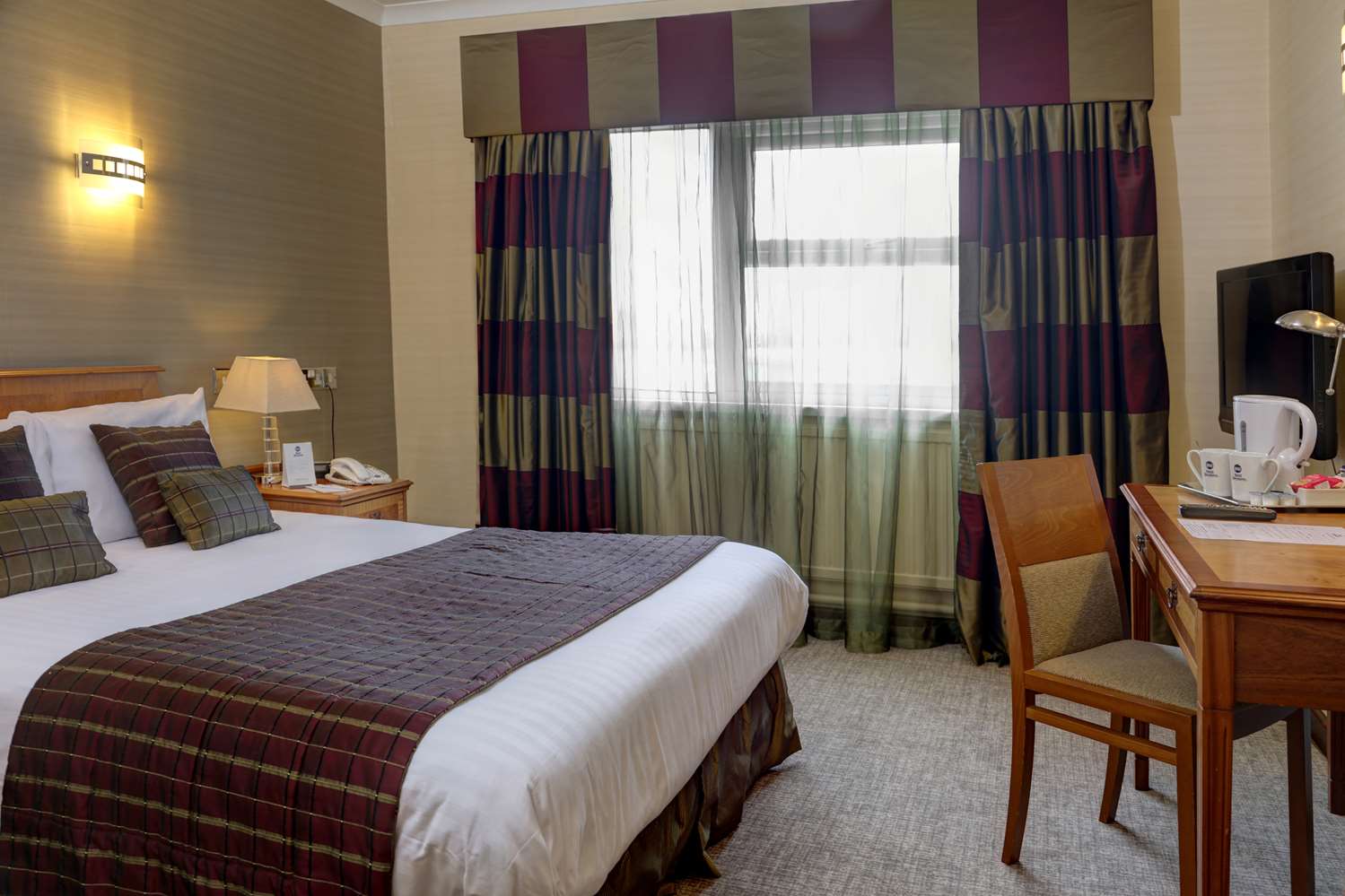 غرفة بسرير مزدوج مع أريكة، Best Western Aberavon Beach Hotel 2/3