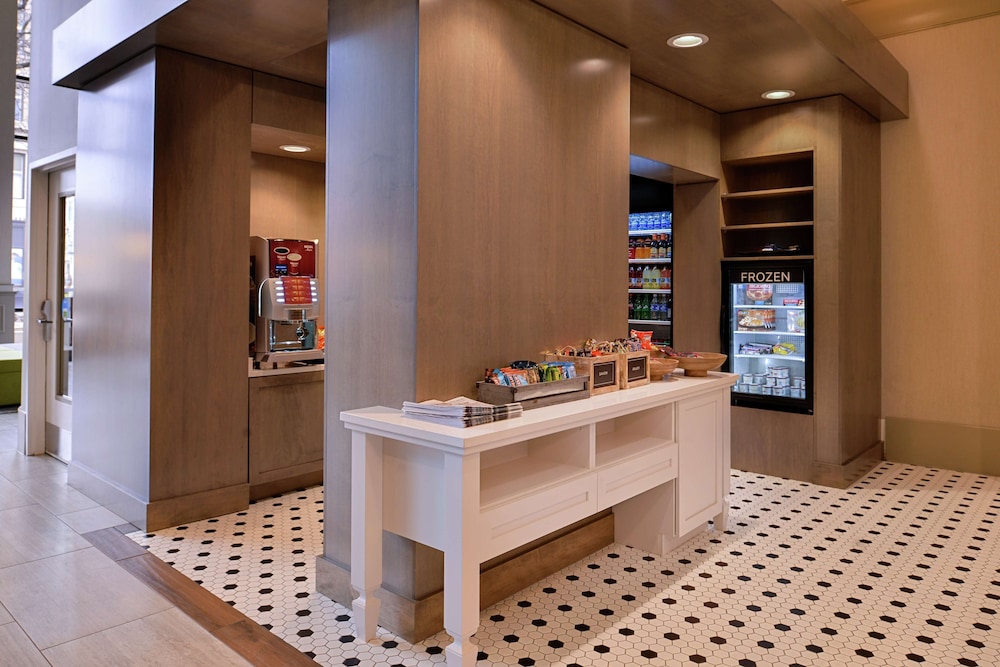 Hilton Garden Inn Terre Haute 55/66