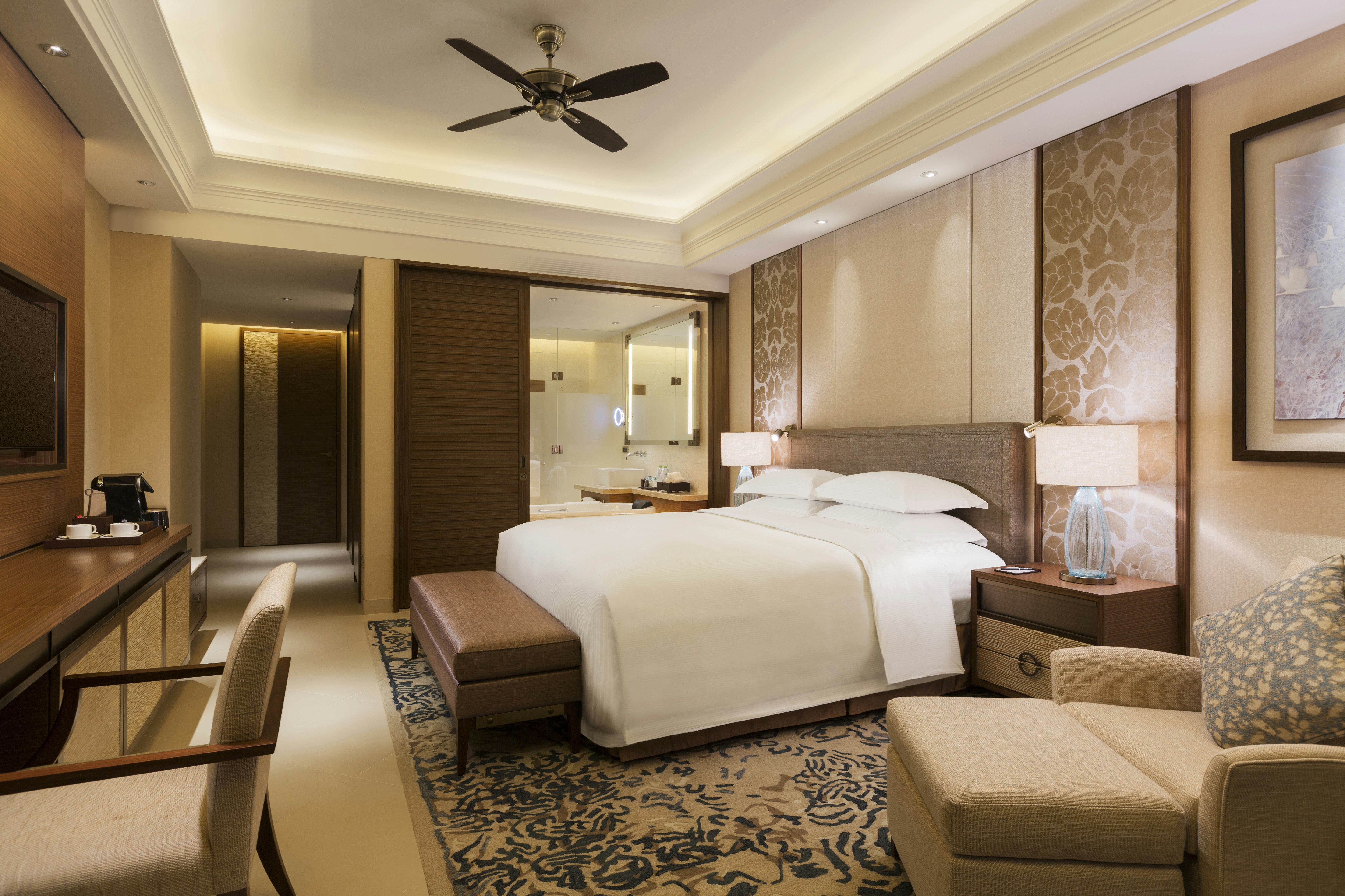 PREMIER, KING BED, SEA VIEW
