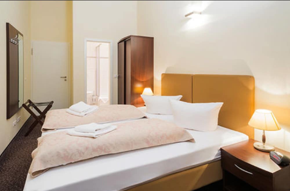 Upper Room Hotel 43/73