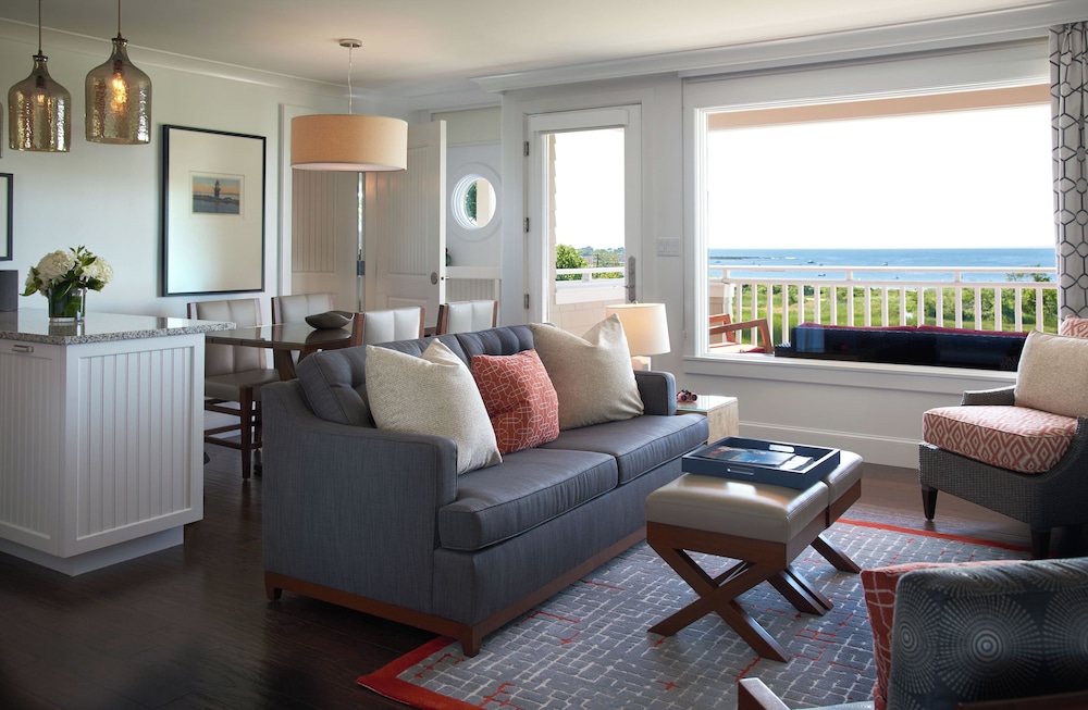 Inn By The Sea 38/66