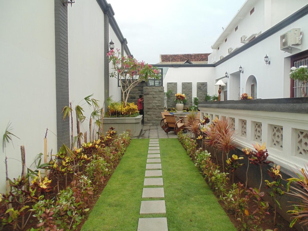 Daroessalam Hotel 40/49
