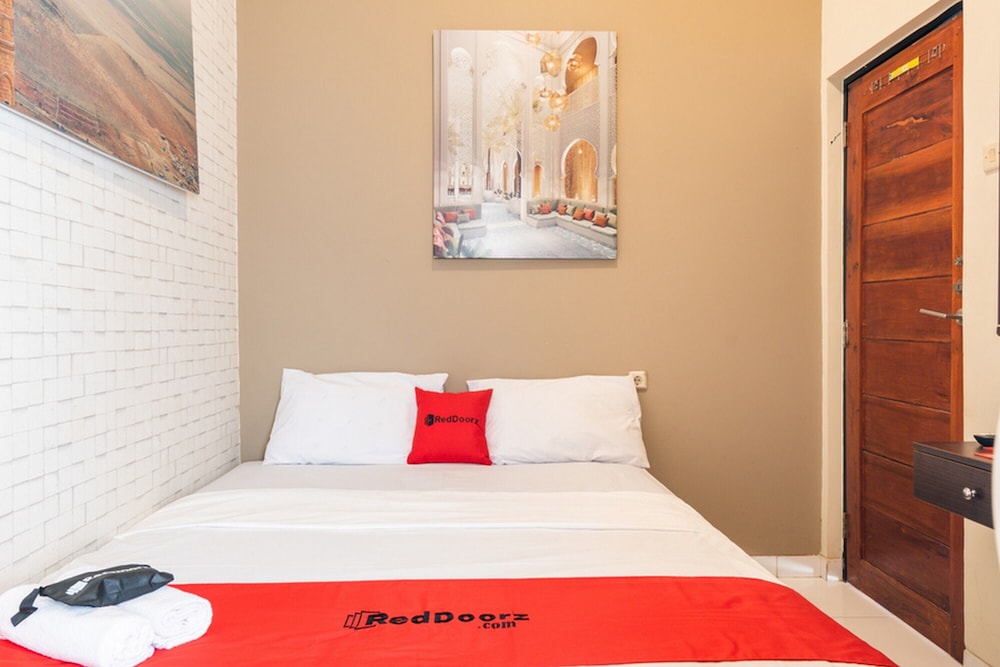 Reddoorz Plus Near Hayam Wuruk 2 10/33