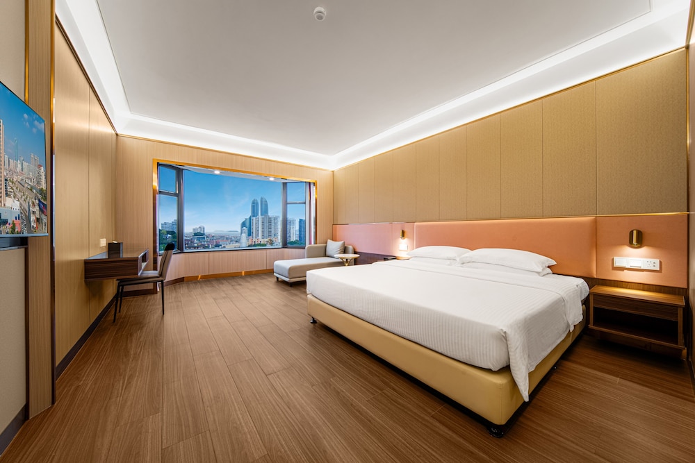 PREMIER DELUXE WITH KING BED