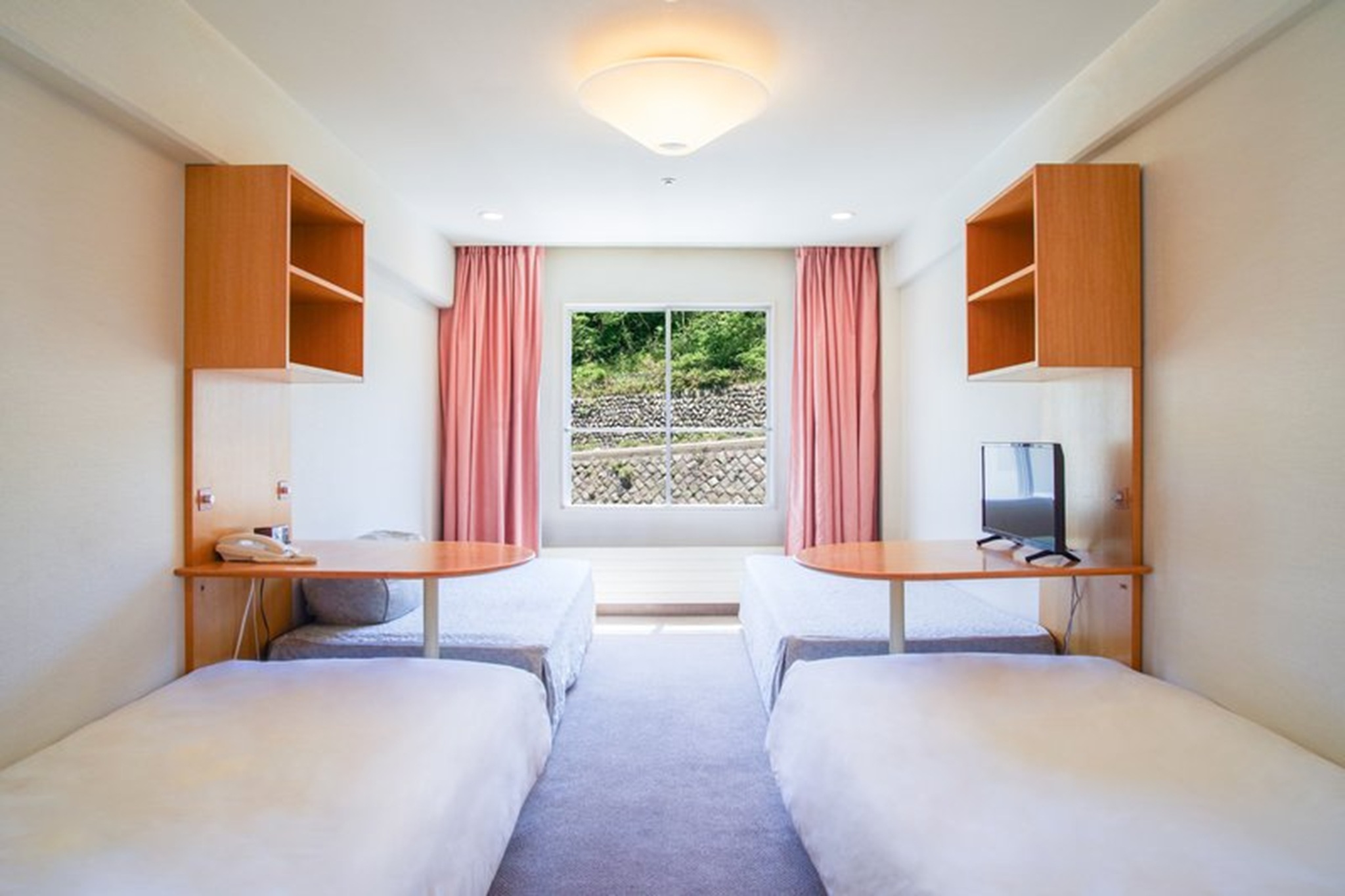 Economy, Shared Bathroom, No Elevator