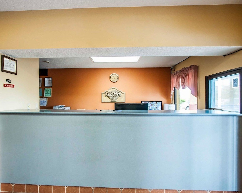 Econo Lodge Inn & Suites Tuscaloosa I-20 7/37