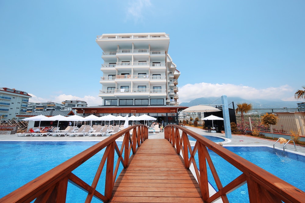 Sey Beach Hotel & Spa 5/50